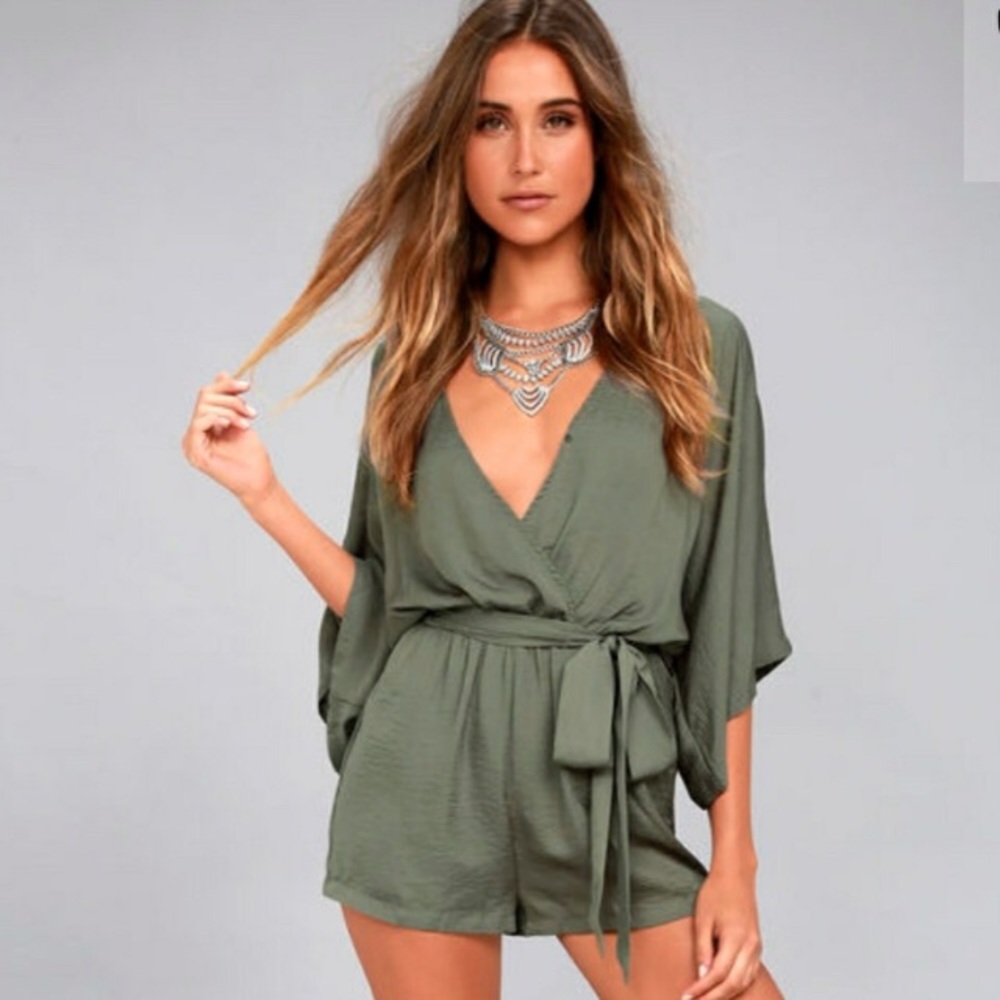 NWOT- LULU’S olive green romper